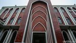 Melihat Masjid dengan Menara Gurita di Bekasi