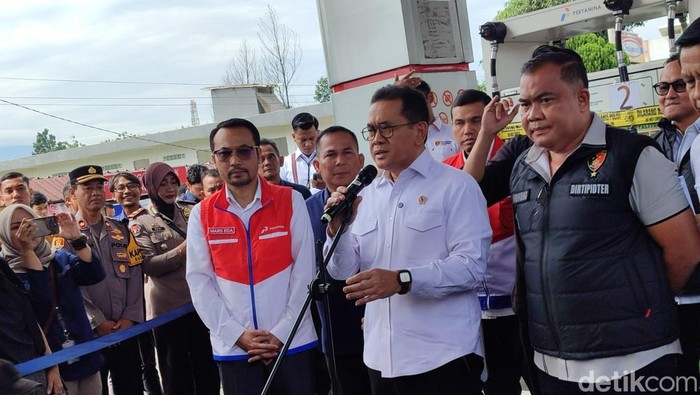 Mendag segel SPBU di Bogor