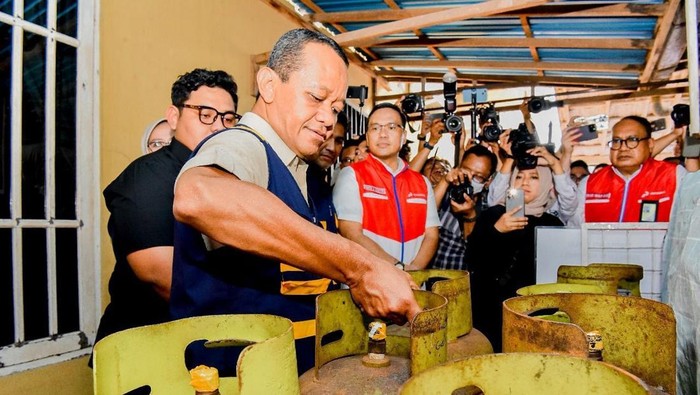 Menteri ESDM Bahlil Lahadalia di Banjarbaru, Kalsel.