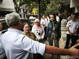 Menpar Widiyanti Soroti Lahan Parkir di Lokasi Wisata Kota Bandung