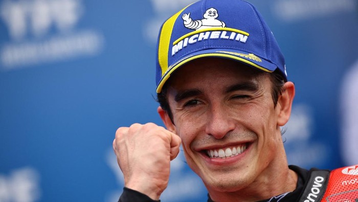 MotoGP - Argentina Grand Prix - Autodromo Termas de Rio Hondo, Santiago del Estero, Argentina - March 16, 2025 Gold medallist Ducati Lenovo Teams Marc Marquez celebrates on the podium after the race REUTERS/Agustin Marcarian