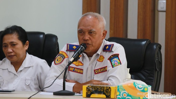 Kasat Lantas Polresta Sleman AKP Mulyanto dan Kadishub Sleman Arip Pramana saat memberikan keterangan kepada wartawan di Kantor Setda Sleman, Rabu (19/3/2025).