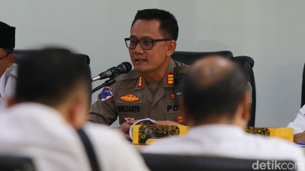 Kasat Lantas Polresta Sleman AKP Mulyanto dan Kadishub Sleman Arip Pramana saat memberikan keterangan kepada wartawan di Kantor Setda Sleman, Rabu (19/3/2025).