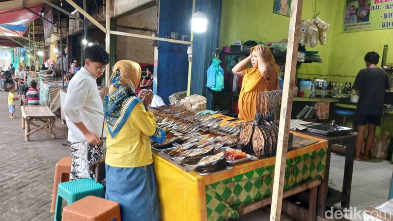 Pasar Ikan asap di Beji, Pasuruan