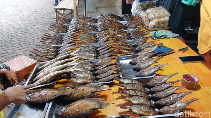 Pasar Ikan asap di Beji, Pasuruan