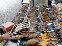 Pasar Ikan Asap Beji, Surga Pencinta Seafood Asli Pasuruan