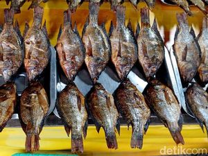 Puas! Belanja Bandeng hingga Gurami Asap di Pasar Ikan Asap Beji Pasuruan