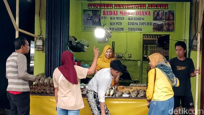 Pasar Ikan asap di Beji, Pasuruan Pasar Ikan asap di Beji, Pasuruan