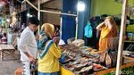Penjualan Ikan Asap di Pasuruan Meningkat saat Ramadan
