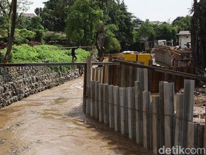 Video: Menteri LH Sebut 13 Sungai Besar di Jakarta Tercemar Ringan-Berat