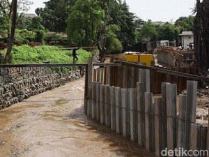 Video: Menteri LH Sebut 13 Sungai Besar di Jakarta Tercemar Ringan-Berat