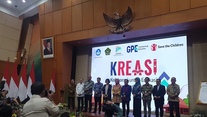 Pemerintah meluncurkan program Kreasi untuk mengembangkan pendidikan PAUD dan SD.