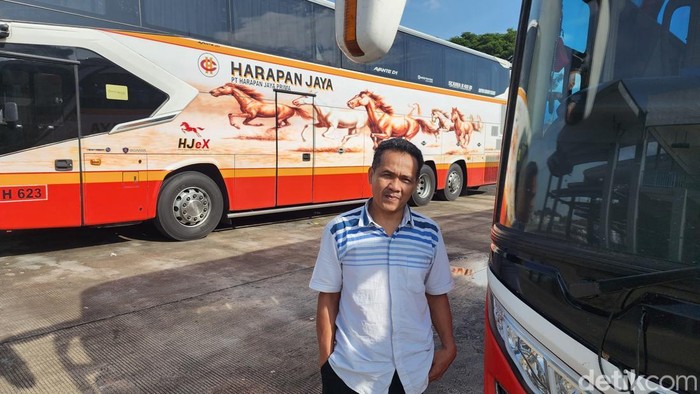 Pengemudi bus AKAP