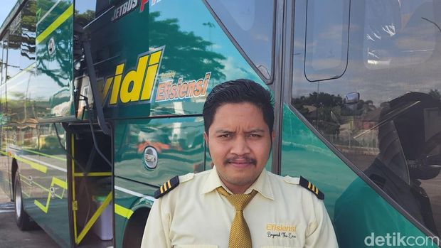 Pengemudi bus AKAP