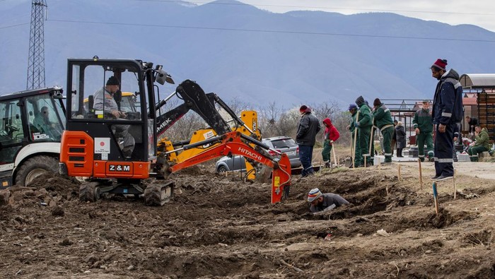 Workers dig graves for the victims of a massive nightclub fire in the town of Kocani, North Macedonia, Tuesday, March 18, 2025. (AP Photo/Visar Kryeziu)