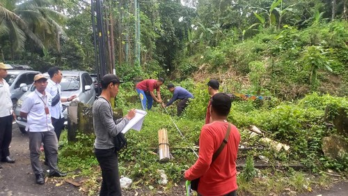 Pengukuran tanah milik warga yang terdampak untuk pembukaan akses jalan menuju sirkuit di Lingkungan Lumbanan, Kelurahan Sukasada, Buleleng, Rabu (19/3/2025). (Wijaya Kusuma/detikBali)