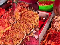 Penjual Martabak Dikritik Gegara Siapkan Pesanan tanpa Sarung Tangan