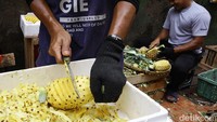 Penjualan Nanas Palembang tersebut mengalami peningkatan hingga dua kali lipat pada bulan Ramadan.