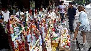 Potret Penjualan Parsel Musiman Menjamur di Jalan Barito