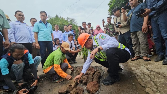 Perbaikan jalan di Majalengka