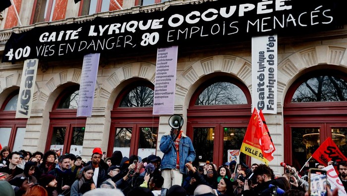 People gather against police eviction of migrants from the Gaite Lyrique theatre after more than three months of their occupation, in Paris, France, March 18, 2025. REUTERS/Abdul Saboor REFILE-CORRECTING INFORMATION FROM 