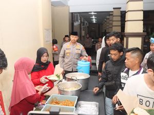 Polres Kediri Kota Dapat Apresiasi saat Santap Sahur Bersama Warga