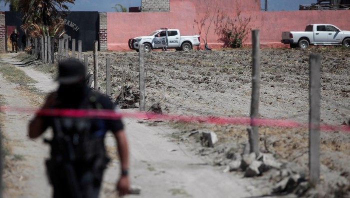 Forensic technicians work at a ranch that is part of the crime scene where a mass grave was found in the western state of Jalisco, in Teuchitlan, Mexico, March 11, 2025. Jalisco Attorney General Office/Handout via REUTERS ATTENTION EDITORS - THIS IMAGE HAS BEEN SUPPLIED BY A THIRD PARTY. NO RESALES. NO ARCHIVES