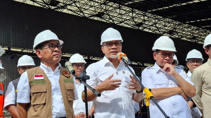Pratikno, Zulhas dan Pramono di Bantargebang (Belia/detikcom)