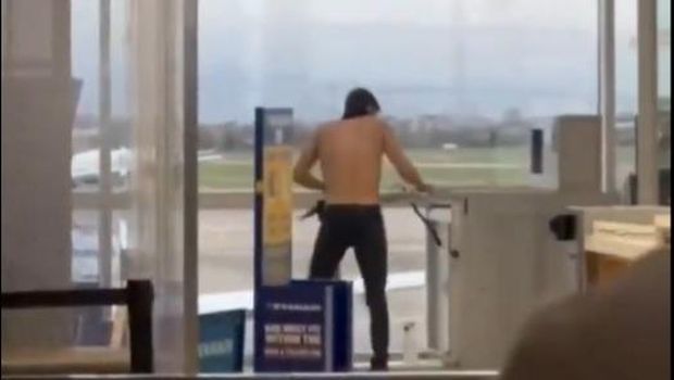 Pria tantrum di Bandara Dublin, Irlandia