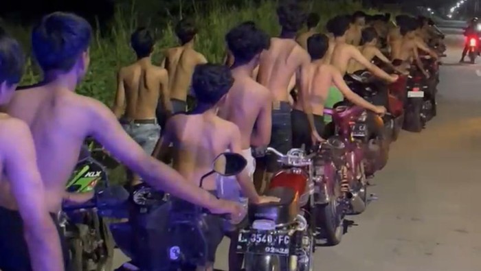 Puluhan remaja di Gresik diamankan saat balap liar dengan judi