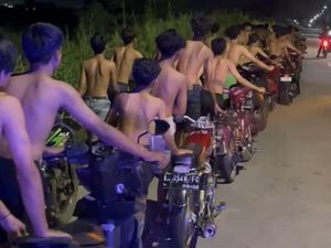 Video: Puluhan Remaja Terlibat Balap Liar di Gresik Diangkut Pakai Truk