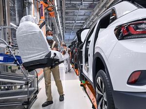 Perang Dagang AS dan Dampaknya Buat Industri Otomotif