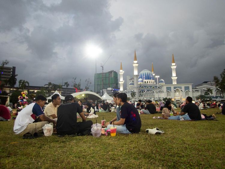 Suasana Buka Puasa di Padang MBK 1 Malaysia
