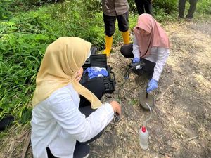 Penjelasan DLH Bojonegoro Soal Semburan Air dari Bawah Pohon Klampis