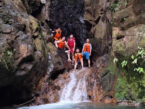 Perjalanan ke Curug Cibulao yang Menegangkan dan Tak Terlupakan