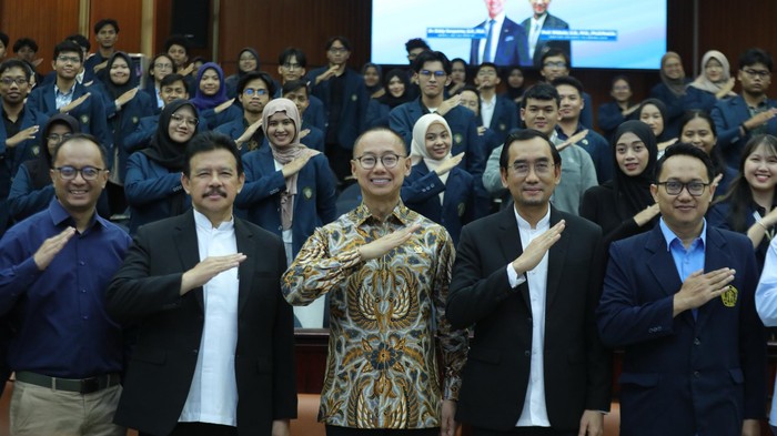 Wakil Ketua MPR RI Eddy Soeparno saat agenda MPR Goes to Campus di Universitas Brawijaya dan Universitas Muhammadiyah Malang, Selasa (18/3).