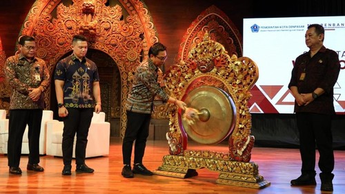 Wakil Wali Kota Denpasar, I Kadek Agus Arya Wibawa, saat membuka Musrenbang RKPD 2026 di gedung Dharma Negara Alaya Lumintang, Denpasar, Bali, Selasa (18/3/2025). (Dok. Pemkot Denpasar)
