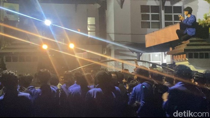 Aksi demo di Sukabumi