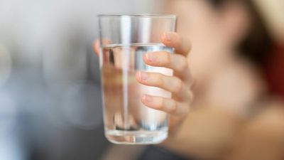 10 Waktu Terbaik untuk Minum Air Putih, Tak Cuma Saat Haus!