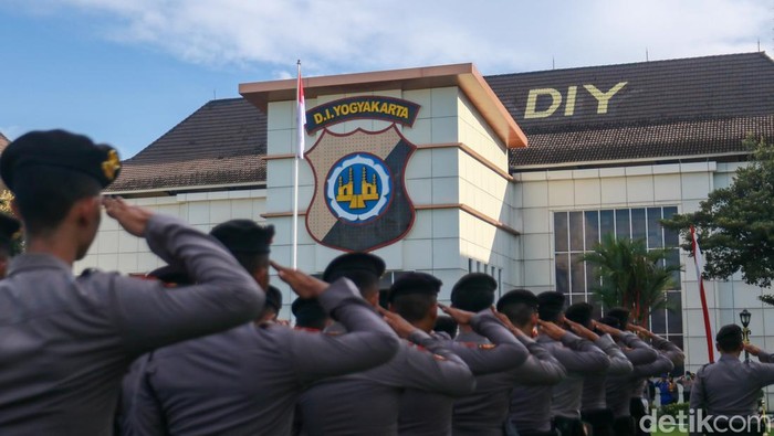 Apel gelar pasukan Operasi Ketupat 2025 di Mapolda DIY, Kamis (20/3/2025)