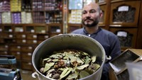 Ini termasuk, misalnya, Sumac dan Thyme, yang berkembang pesat ketika Mesir mulai menerima warga Suriah pada tahun 2011. 