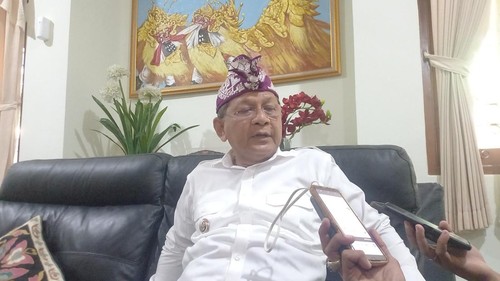 Bupati Buleleng, Nyoman Sutjidra, saat ditemui di rumah jabatannya, Kamis (20/3/2025) sore. (Wijaya Kusuma/detikBali)