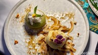 Di hidangan penutup ada klepon cake hingga pisang goreng. Semua menu paket ini harganya Rp 288.000++ per orang, tersedia selama bulan Ramadan. Foto: detikFood