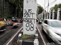 Aksi Tolak RUU TNI Ricuh, Massa Jebol Pagar DPR