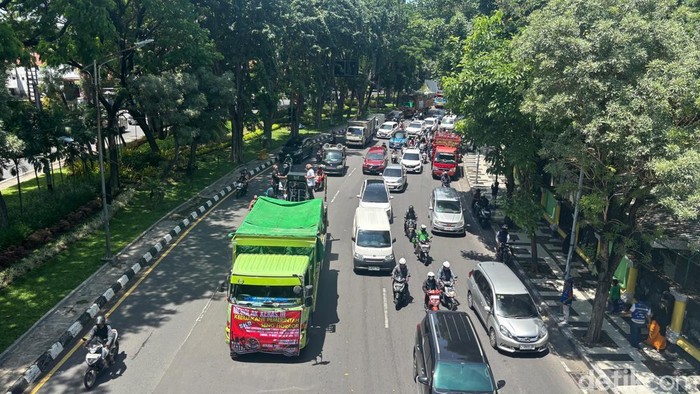demo sopir truk di surabaya