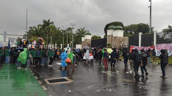 Demonstrasi di depan Gedung DPR (Fawdi/detikcom)