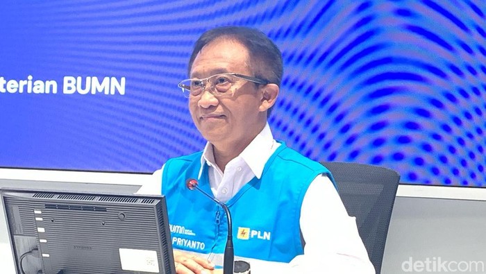 Direktur Distribusi PLN Adi Priyanto