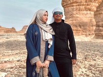 Dustin Tiffani Minta Doa Momongan Saat Umrah Bareng Istri