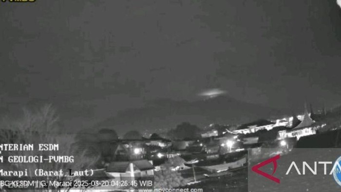 Erupsi Gunung Marapi yang berada di Kabupaten Agam dan Kabupaten Tanah Datar. ANTARA/HO-Humas PGA Gunung Marapi