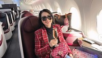 15 tahun berkarya di industri musik dangdut, Fitri kini dikenal sebagai penyanyi yang sukses. Ia kerap mengunggah momennya saat kulineran dan traveling ke berbagai negara. Foto: Instagram @fitricarlina